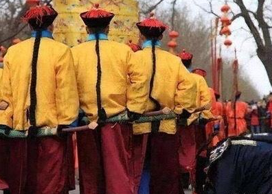 古代侍卫负责保卫皇宫 他们平时在皇宫里边做什么