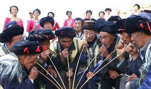 土家族酒文化，独特的土家族饮酒习俗咂酒